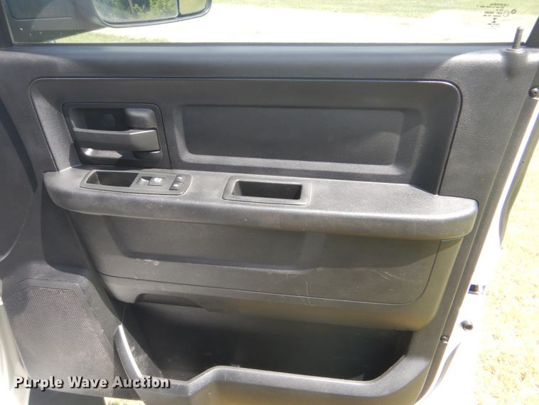 image for item FT9358 2013 Dodge Ram 5500 Crew Cab service truck with crane