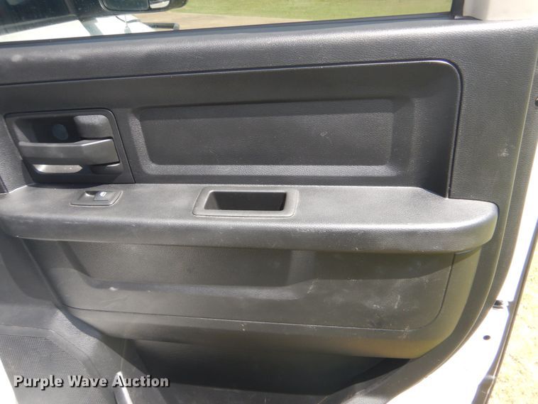 image for item FT9358 2013 Dodge Ram 5500 Crew Cab service truck with crane