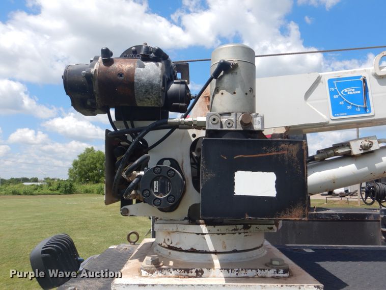 image for item FT9358 2013 Dodge Ram 5500 Crew Cab service truck with crane