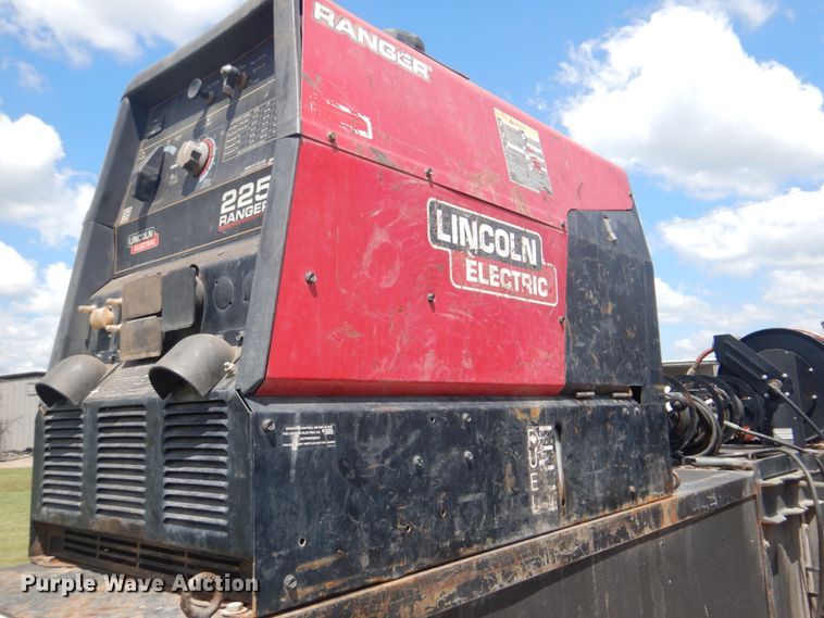 image for item FT9358 2013 Dodge Ram 5500 Crew Cab service truck with crane