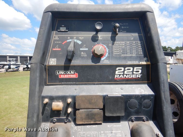 image for item FT9358 2013 Dodge Ram 5500 Crew Cab service truck with crane