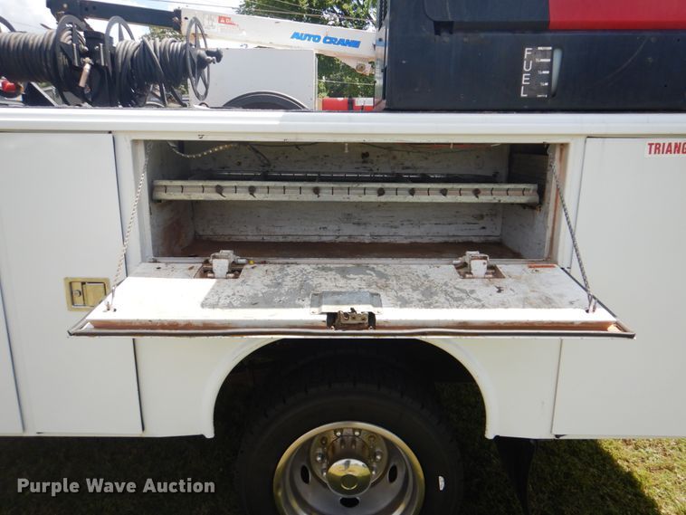 image for item FT9358 2013 Dodge Ram 5500 Crew Cab service truck with crane