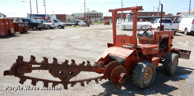 image for item FY9502 Ditch Witch R40A trencher
