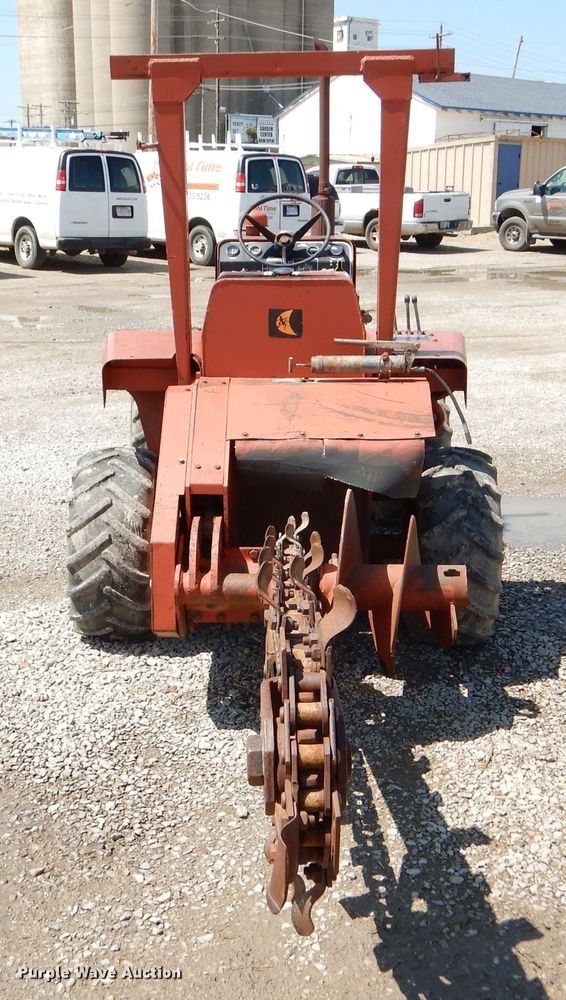 image for item FY9502 Ditch Witch R40A trencher