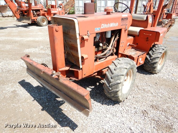 image for item FY9502 Ditch Witch R40A trencher