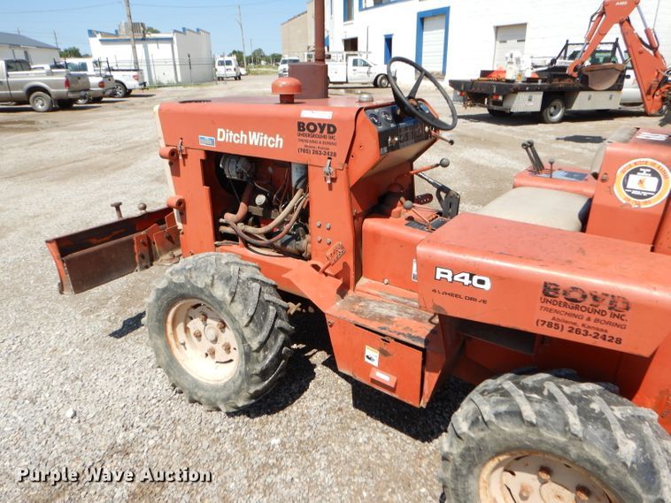 image for item FY9502 Ditch Witch R40A trencher
