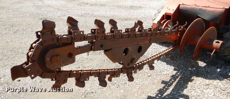 image for item FY9502 Ditch Witch R40A trencher