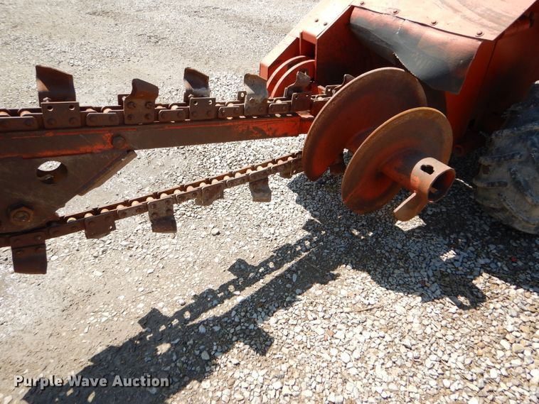 image for item FY9502 Ditch Witch R40A trencher
