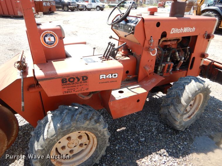 image for item FY9502 Ditch Witch R40A trencher