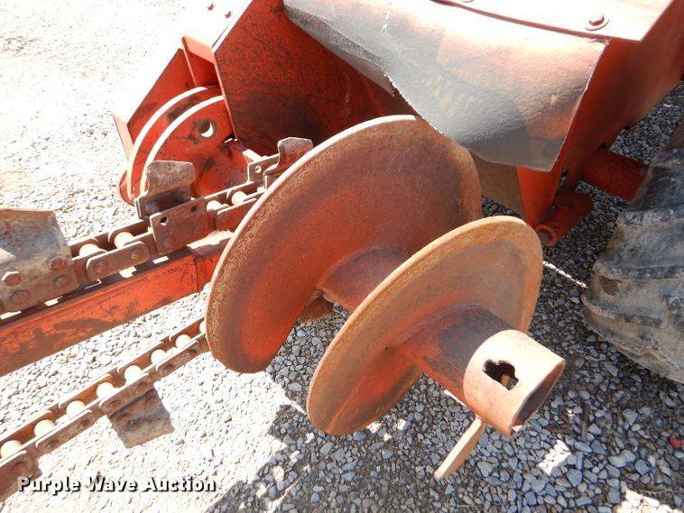 image for item FY9502 Ditch Witch R40A trencher