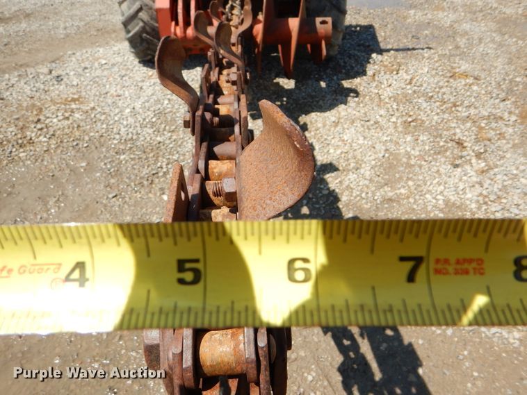 image for item FY9502 Ditch Witch R40A trencher