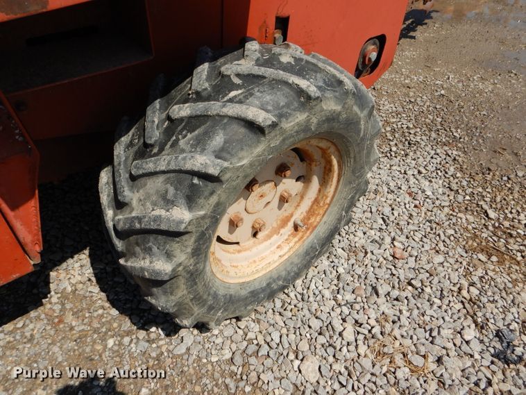 image for item FY9502 Ditch Witch R40A trencher