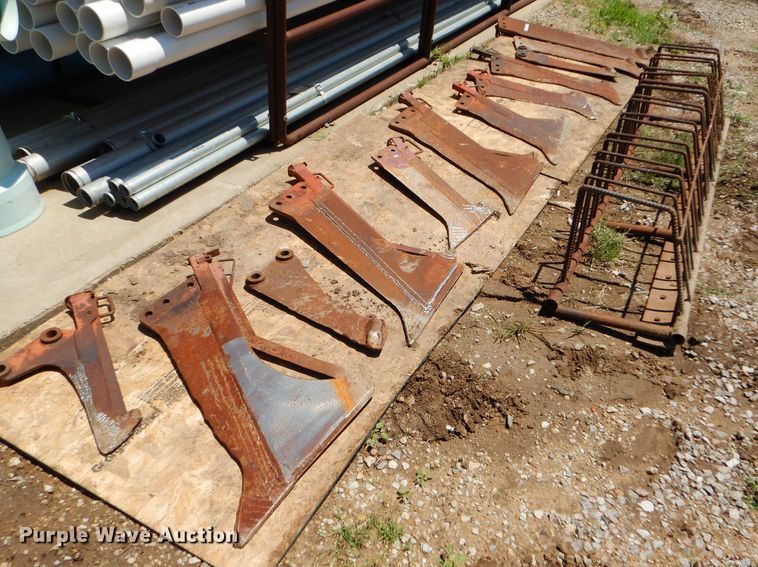 image for item FY9504 (12) vibratory plow shanks