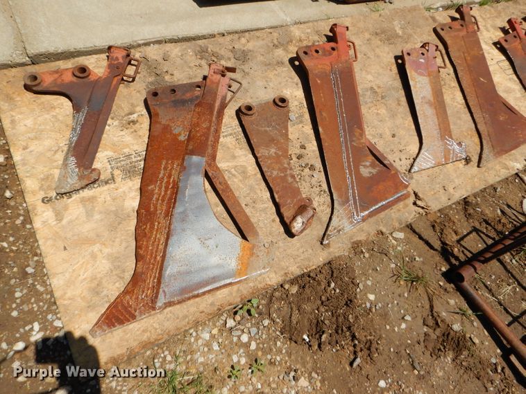 image for item FY9504 (12) vibratory plow shanks