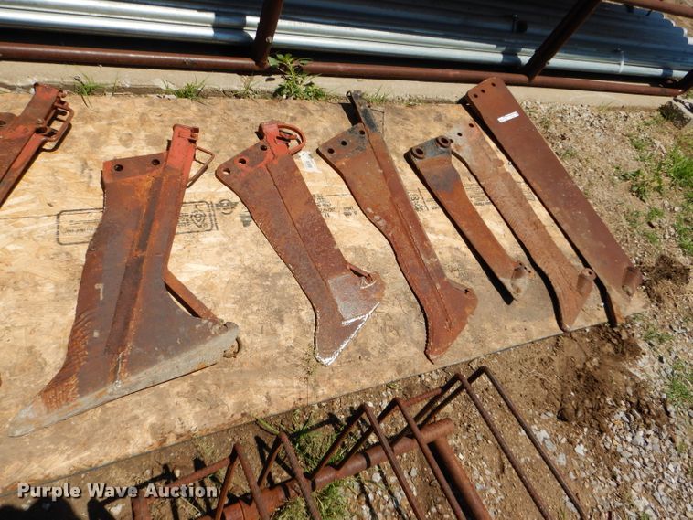 image for item FY9504 (12) vibratory plow shanks