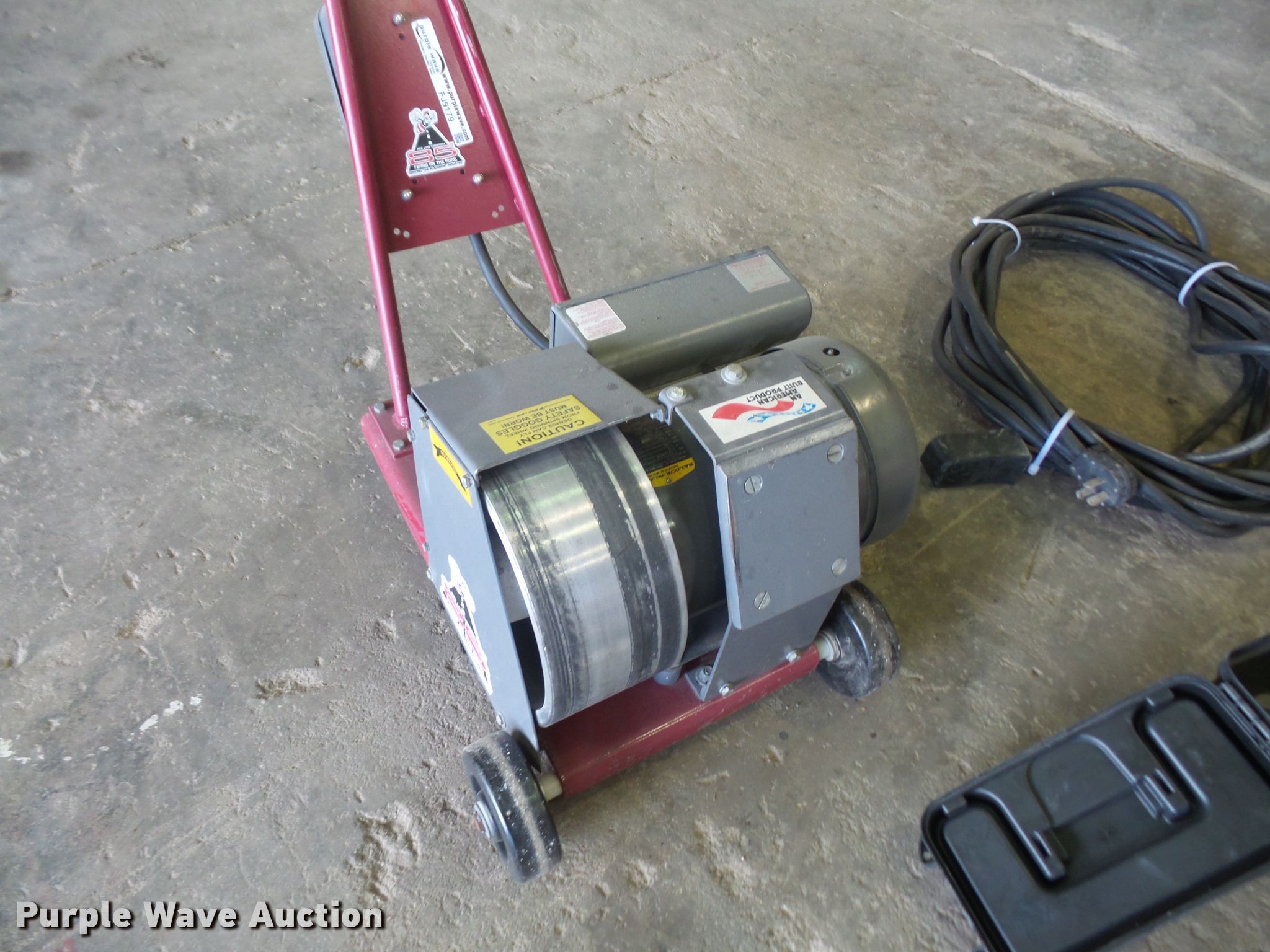 Beeline 2600 wheel balancer in Tonganoxie, KS Item FJ9179 sold