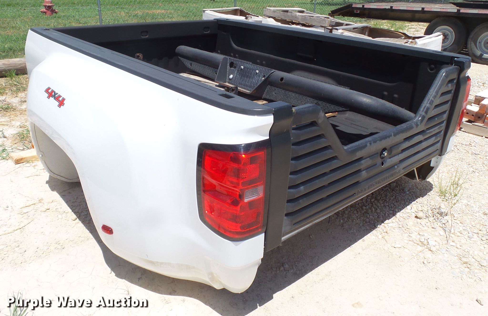 2015 Chevrolet Silverado 3500 pickup truck bed in Tye, TX Item FL9263