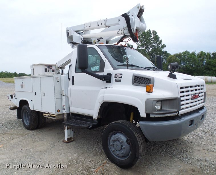 image for item DB2245 2007 GMC C5500 bucket truck