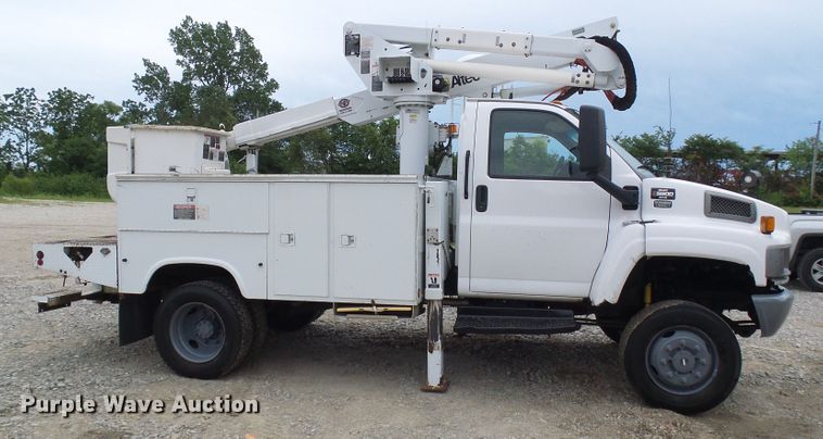 image for item DB2245 2007 GMC C5500 bucket truck