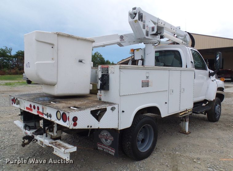 image for item DB2245 2007 GMC C5500 bucket truck