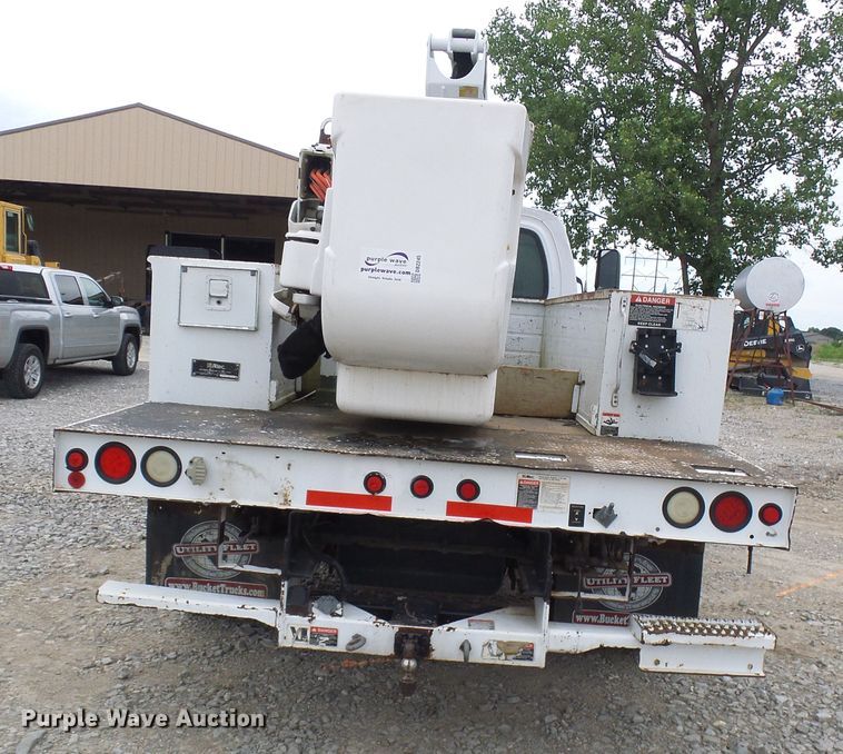 image for item DB2245 2007 GMC C5500 bucket truck