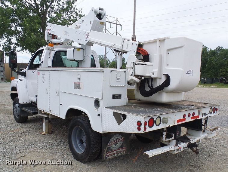 image for item DB2245 2007 GMC C5500 bucket truck