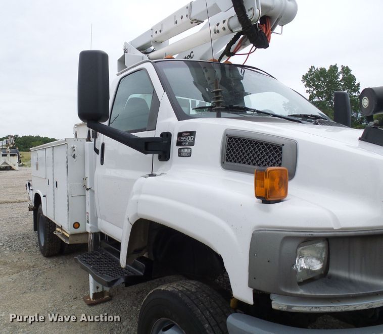 image for item DB2245 2007 GMC C5500 bucket truck