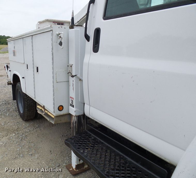 image for item DB2245 2007 GMC C5500 bucket truck