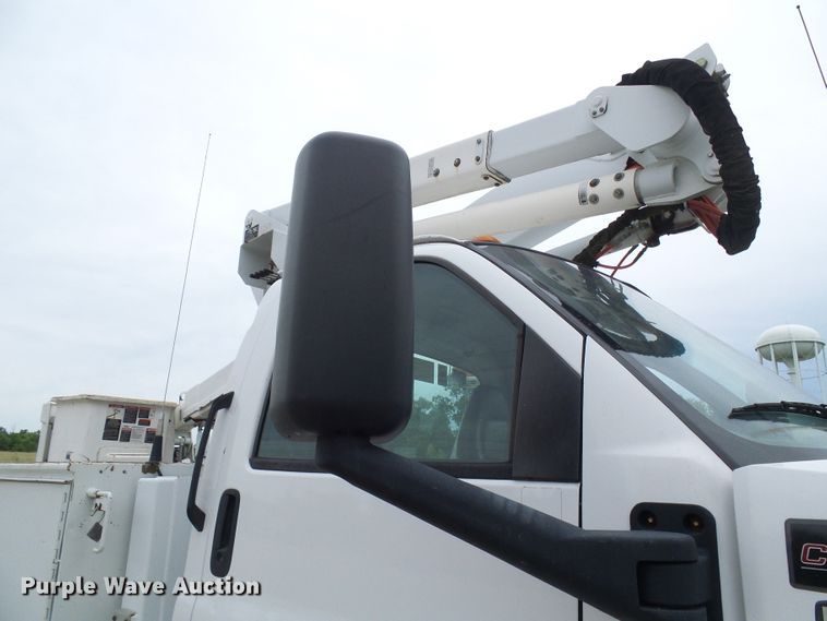 image for item DB2245 2007 GMC C5500 bucket truck