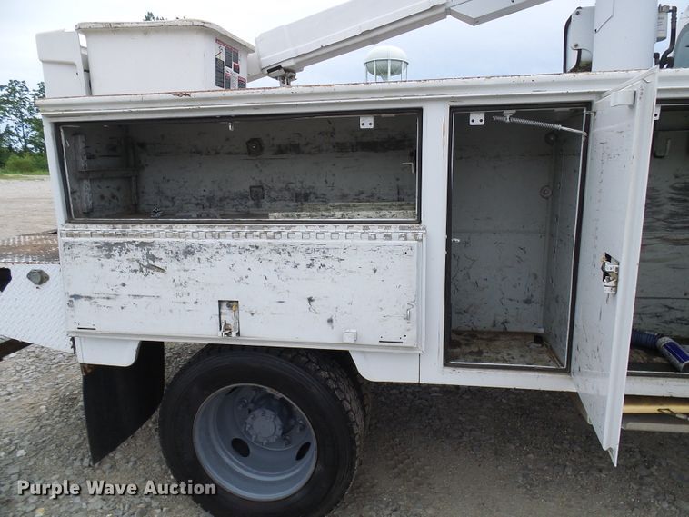 image for item DB2245 2007 GMC C5500 bucket truck