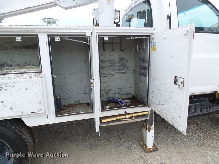 image for item DB2245 2007 GMC C5500 bucket truck