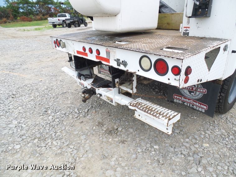 image for item DB2245 2007 GMC C5500 bucket truck