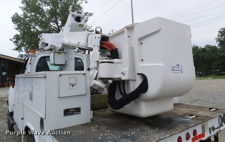 image for item DB2245 2007 GMC C5500 bucket truck
