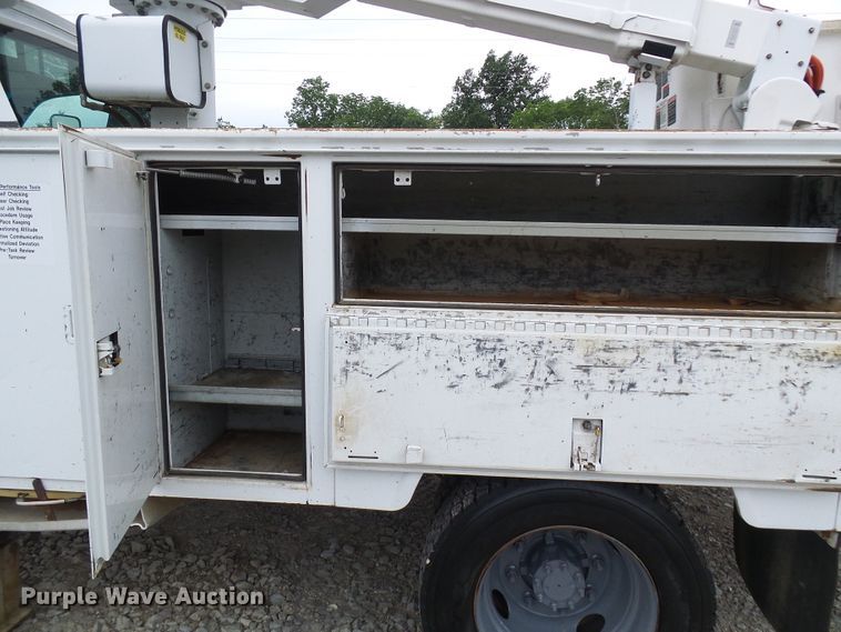 image for item DB2245 2007 GMC C5500 bucket truck
