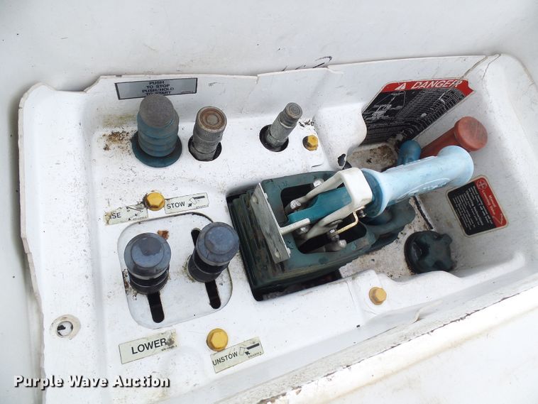 image for item DB2245 2007 GMC C5500 bucket truck