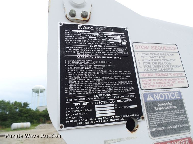 image for item DB2245 2007 GMC C5500 bucket truck