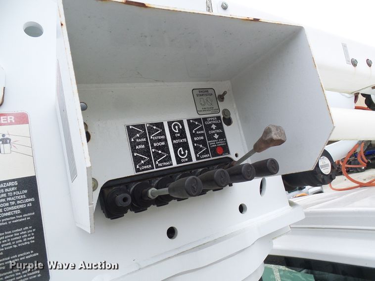 image for item DB2245 2007 GMC C5500 bucket truck