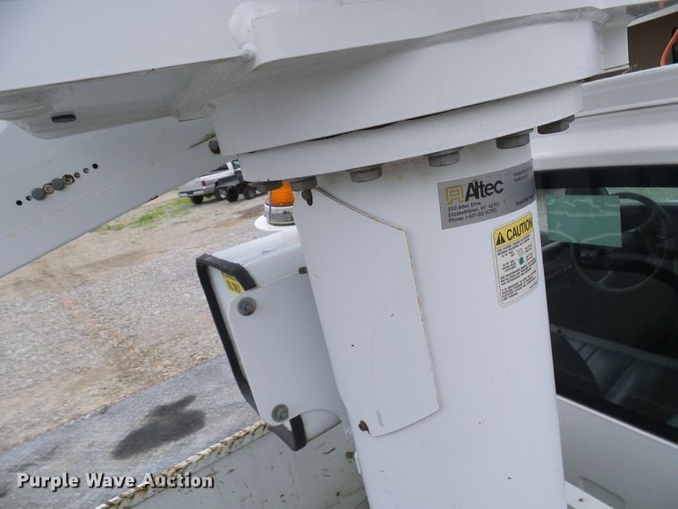 image for item DB2245 2007 GMC C5500 bucket truck