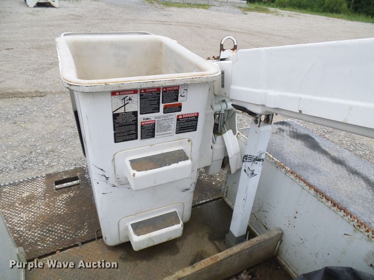 image for item DB2245 2007 GMC C5500 bucket truck