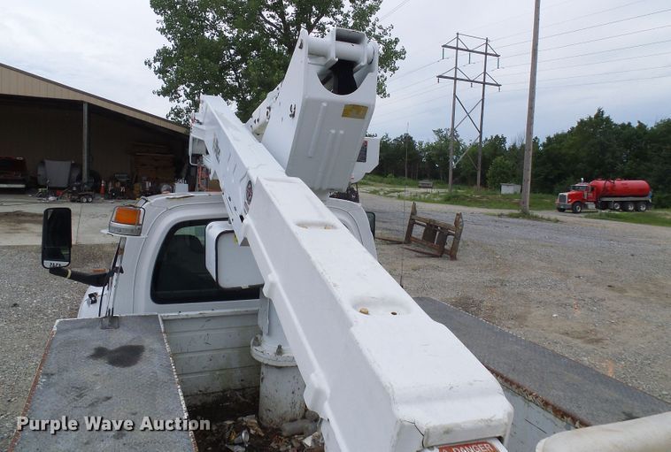 image for item DB2245 2007 GMC C5500 bucket truck