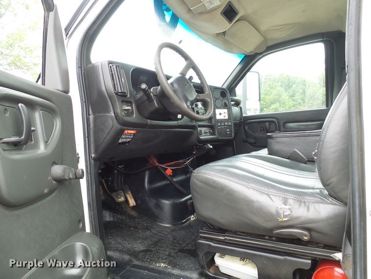 image for item DB2245 2007 GMC C5500 bucket truck