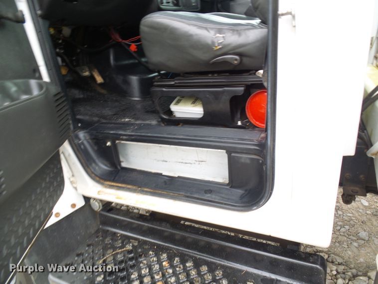 image for item DB2245 2007 GMC C5500 bucket truck