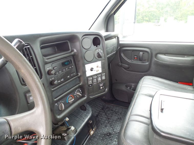 image for item DB2245 2007 GMC C5500 bucket truck