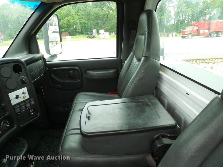 image for item DB2245 2007 GMC C5500 bucket truck
