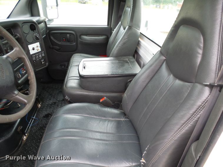 image for item DB2245 2007 GMC C5500 bucket truck