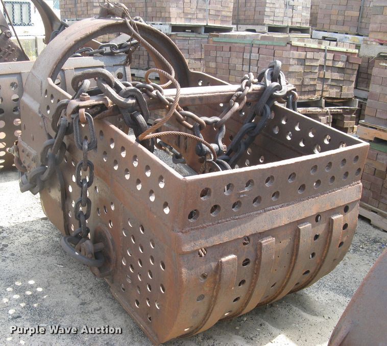 Hendrix dragline bucket in Wichita, KS Item DC1378 sold Purple Wave