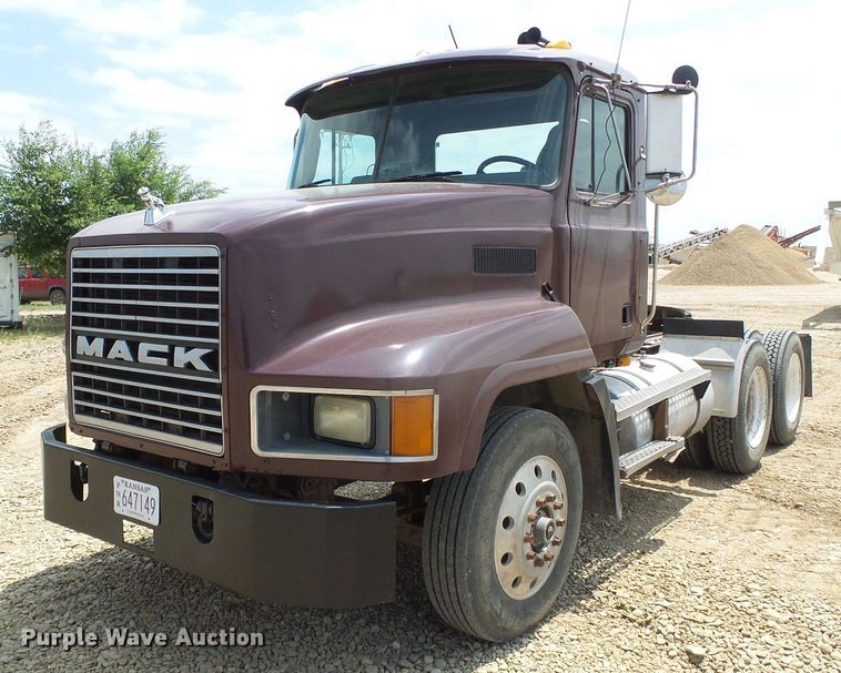 image for item DC5072 1999 Mack CH613 semi truck
