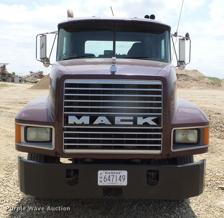 image for item DC5072 1999 Mack CH613 semi truck