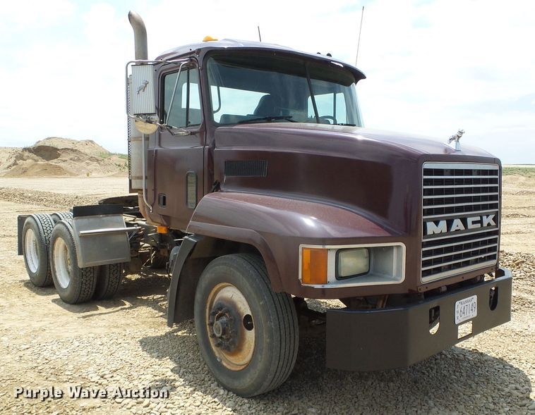 image for item DC5072 1999 Mack CH613 semi truck
