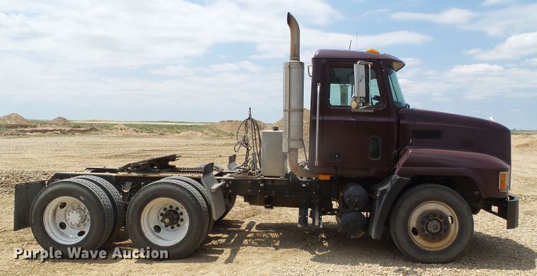 image for item DC5072 1999 Mack CH613 semi truck